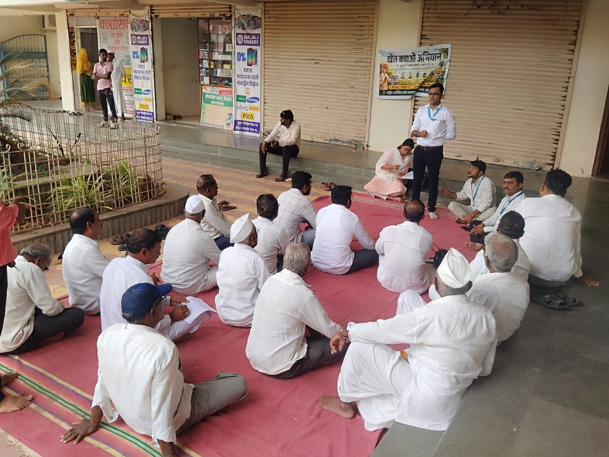 ICAR_NIASM's tweet photo. 🌱 #KhetBachaoAbhiyan at Korhale BK Village, Baramati
Scientists trained farmers on balanced fertilizer use, Soil Health Cards, INM, green manuring, biofertilizers, and scientific soil sampling. A total of 59 farmers participated in the programme. @icarindia https://t.co/DHNfQHIgKi