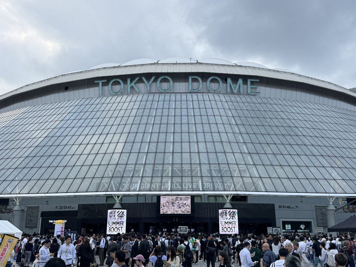 liebejudith's tweet photo. 仕事関係の方にお誘いいただいて、東京ドームで開催されたソフトバンクホークス対西武ライオンズ戦『鷹祭』へ。

東京ドームの一塁側に座るのが新鮮。
いつも敵の応援歌だったものがこちら側の応援歌なのが不思議。
そして久しぶりに観に行った試合が勝ち試合。

勝ち試合って楽しいんですね。 https://t.co/2FClPrRDUB