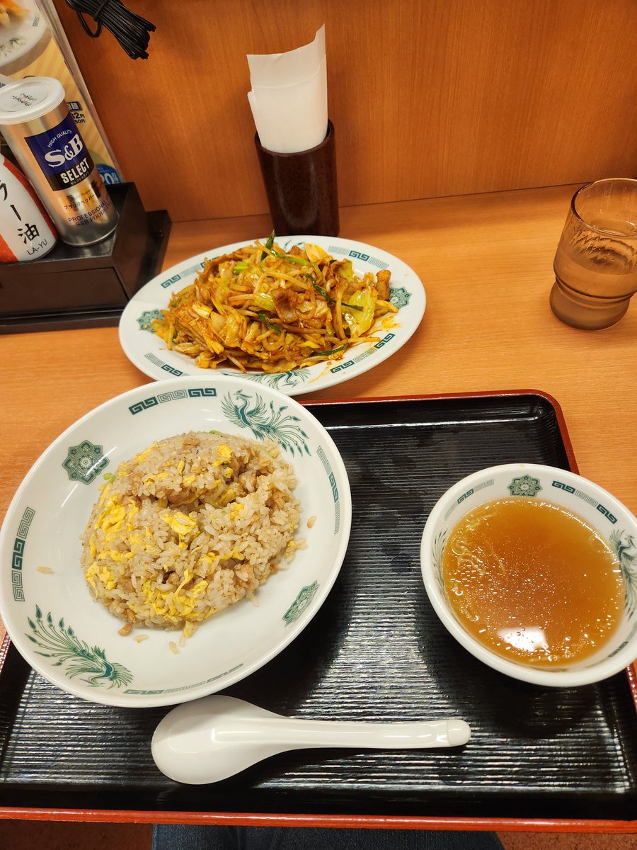 yoshihikos0430's tweet photo. 正解は日高屋のチャーハンとバクダン炒め！ https://t.co/CEAroe5hrY
