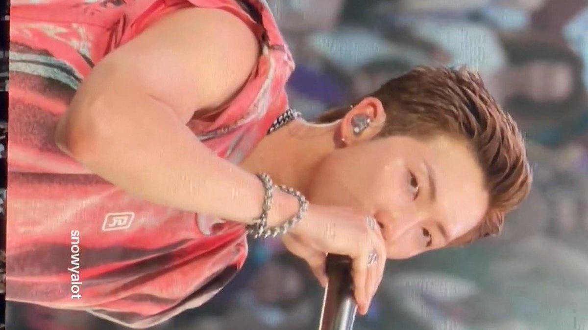 detailsofrm's tweet photo. his honey skin https://t.co/PjJYgd51SP