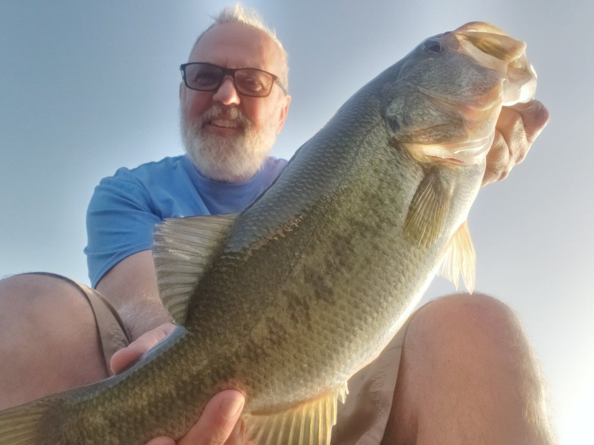 FrogginDirty's tweet photo. I guess the plan is to just keep fishing, every chance I get, until I have a day that I don't catch a 4 to 6lb bass. Today's heaviest was 5lbs 7oz. https://t.co/m9iOnXP3QY