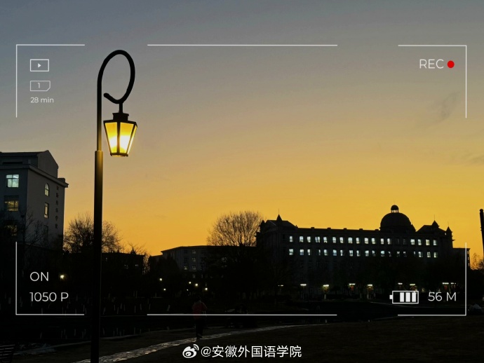 JohnBitante's tweet photo. [晃着学士帽走过操场的第三圈，风里全是青春散场又沸腾的回声，原来毕业不是句点，是攥着星光奔赴下一场山海的入场券]， https://t.co/bX0wPBqNkr