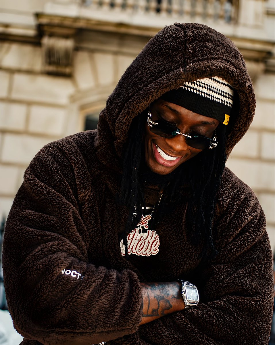 donmadara667's tweet photo. Djorobite c’est le meilleur son de l’album Sorry I’m Bad 
📷@Kaefakpo https://t.co/m2VwHfxtzk