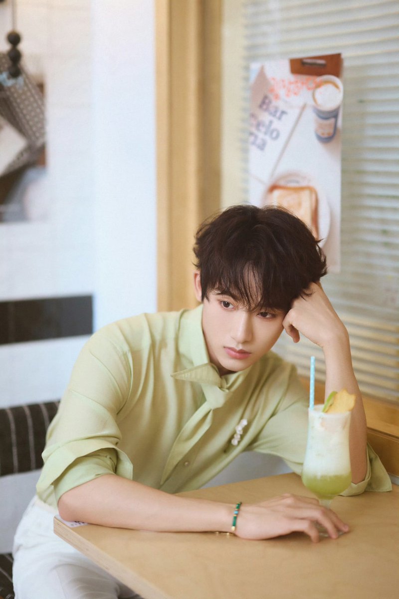 sichengupdate's tweet photo. 260630 #DongSicheng #WINWIN Weibo

Let’s meet in the peak of summer 🤔 https://t.co/gNP7cs5t2H