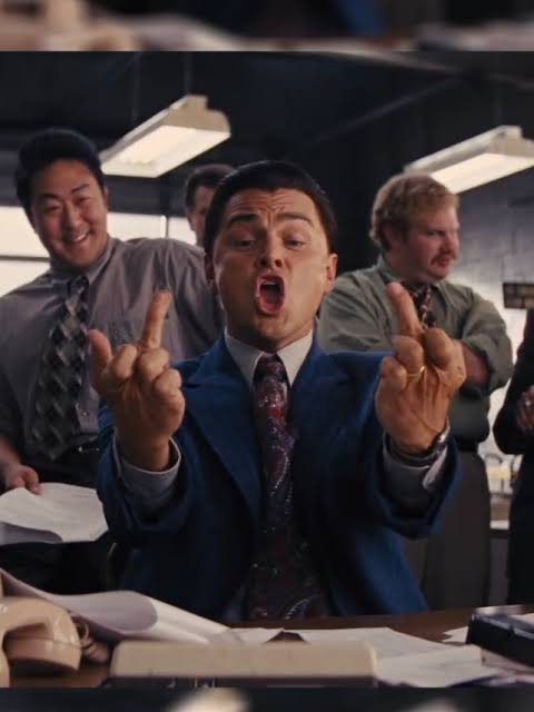 Brian_PnT's tweet photo. L'industrie a passé dix ans à se moquer d'Ubisoft, EA et Activision pour certaines de leurs pratiques.

Rockstar fait la même chose, et soudain tout devient génial ou pire, excusable, parce que c'est GTA VI.

J'attends le jeu comme tout le monde. Mais le culte de la marque rend aveugle. L'article de Numerama tape juste.

Et le plus ironique dans tout ça ? Rockstar continue à se présenter comme le grand trublion anti-système, avec ses messages du genre « Buy more useless shit », alors même que l'entreprise est devenue l'une des incarnations les plus puissantes du capitalisme culturel contemporain.