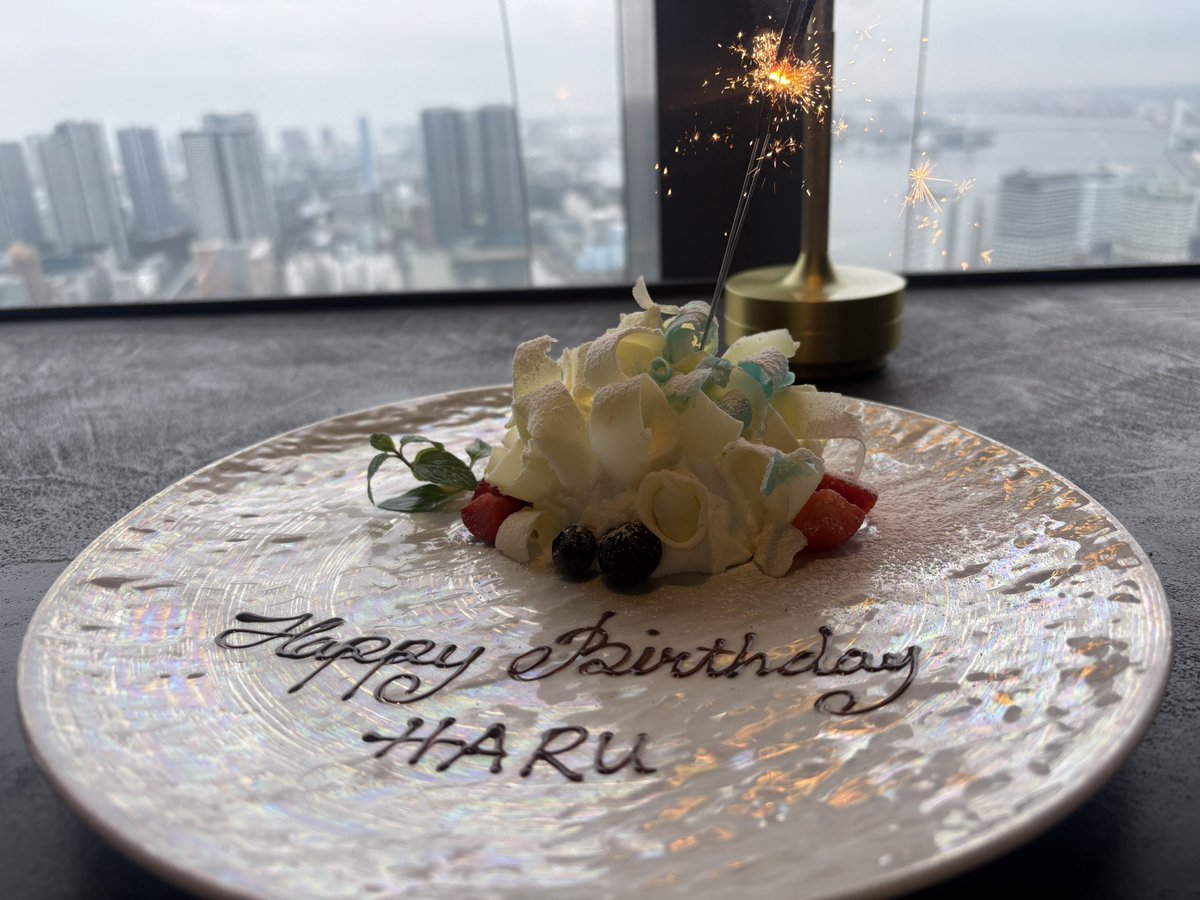 chonn_hr's tweet photo. 少し前にぽんちゃんとお祝い🥂
相変わらず水に愛された１日でした🌧️

#七瀬遙生誕祭2026
#七瀬遙誕生祭2026
#Free_Birthday https://t.co/FfGVMRsRoS