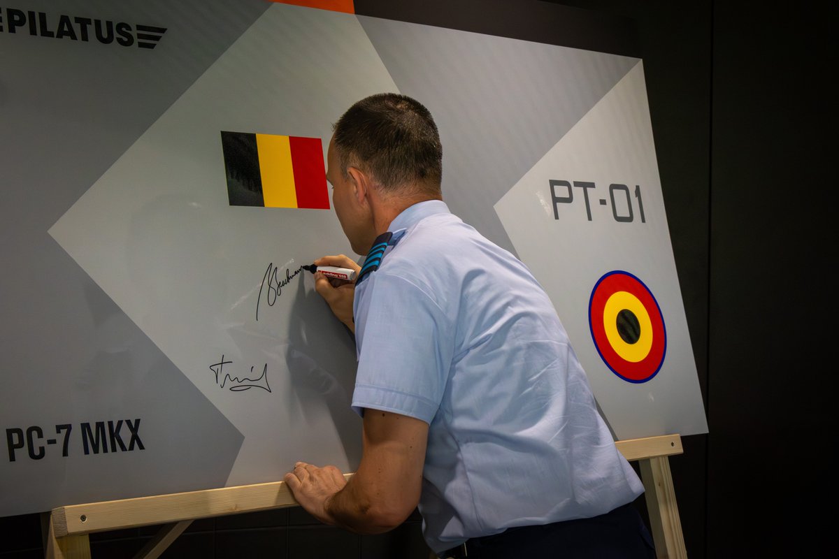 BeAirForce's tweet photo. Yesterday, our Belgian Air Force officially unveiled the new PC-7 MKX livery alongside @PilatusAircraft. Featuring military styling and orange training markings, it will support the next generation of Belgian pilots. 🇧🇪✈️

📷Bollion N. https://t.co/nzQgBVsdoD