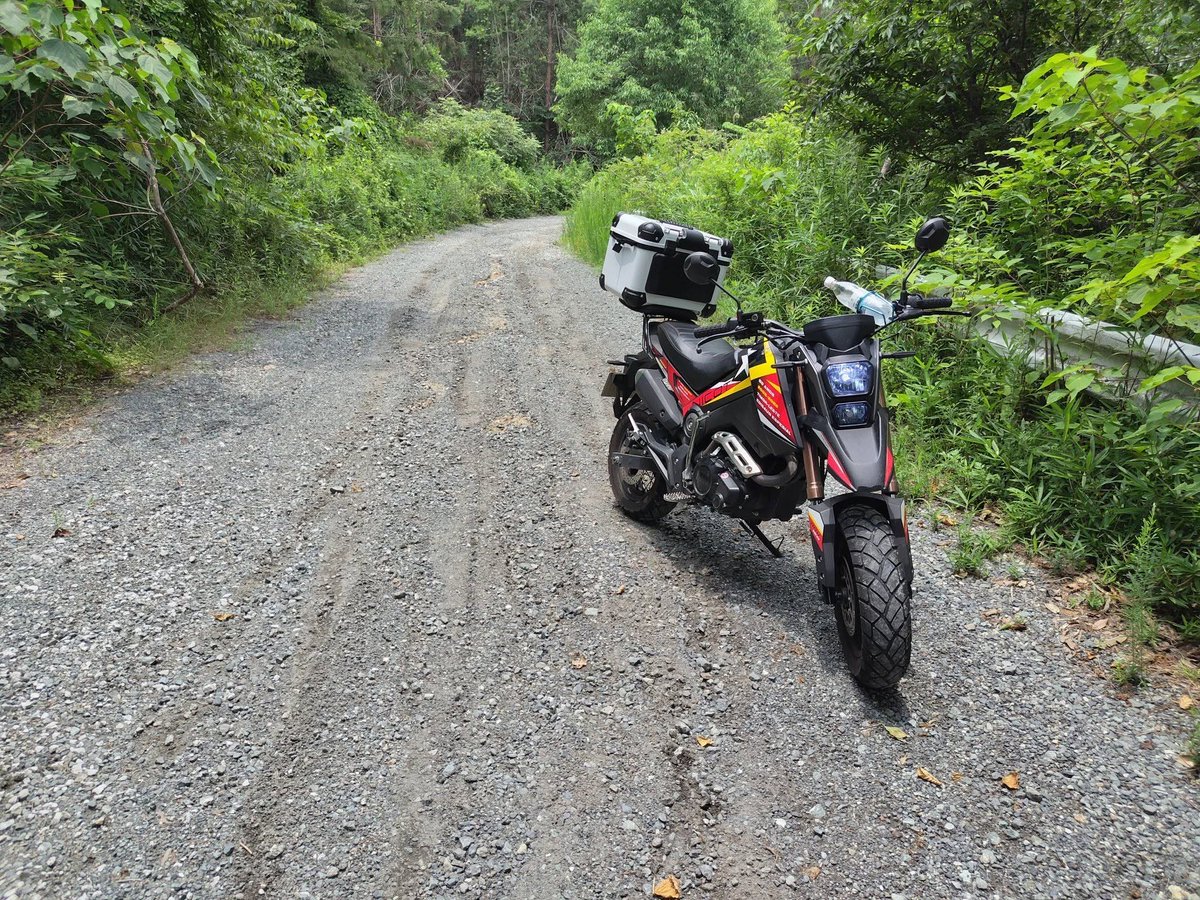 kkd19682's tweet photo. 福山市神辺
林道ツー🏍️と古墳・巨石信仰の歴史🙏、そして登山⛰️
そんな充実した１日😃
#林道ツーリング　#登山　#古墳　#歴史　#NICOT１４０ADV https://t.co/DnHfIwkZTi
