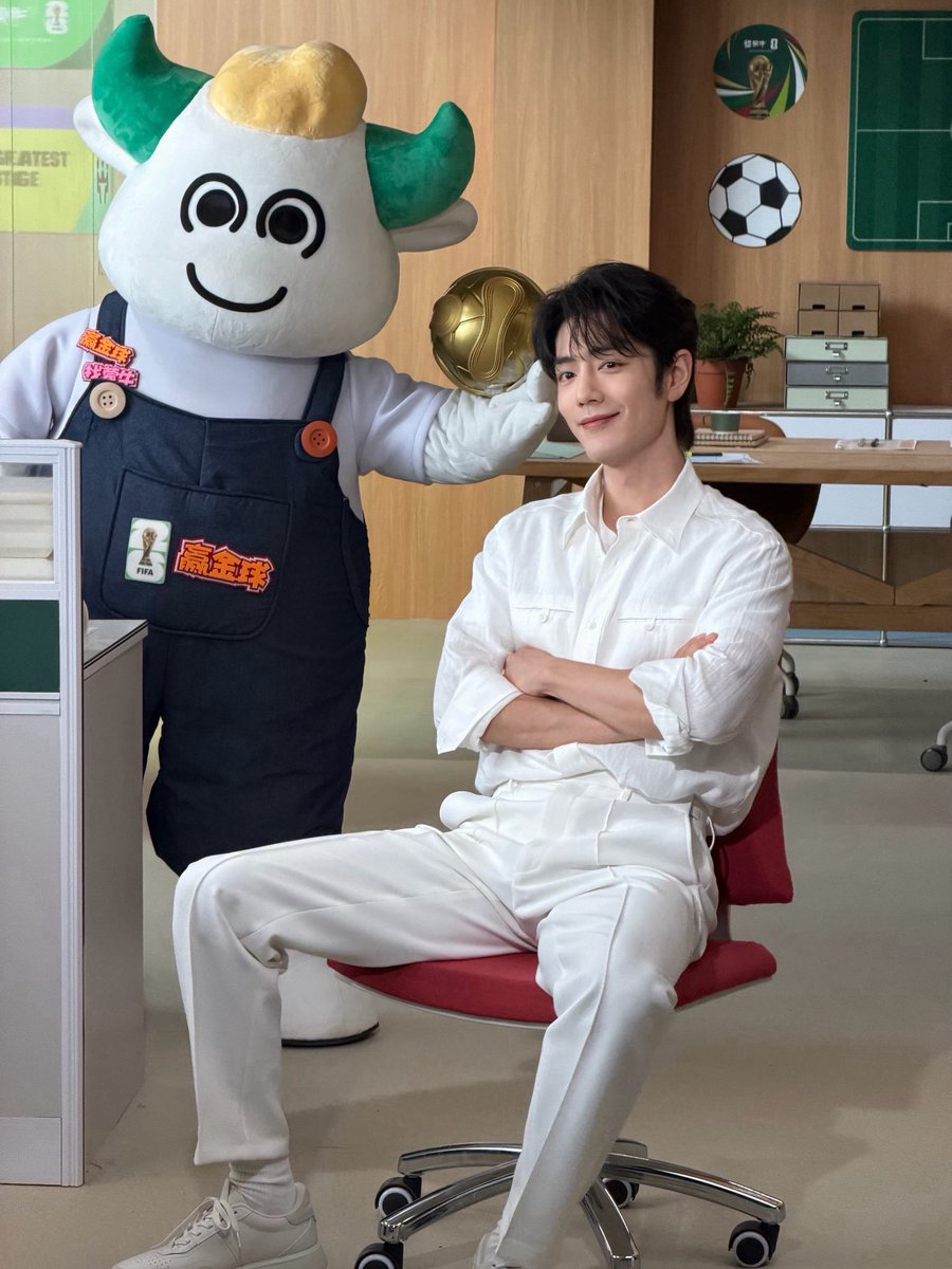 XZFCTH1005's tweet photo. 2026.06.30 https://t.co/1P11vRsQQw Weibo⭐️

มาเสริฟ์ความน่ารักของเซียวจ้าน
รูป LIVE เบื้องหลังโฆษณาแคมเปญ
ฟุตบอลโลก vs นม Mengniu  🥛⚽️

     “บันทึกความเป็นตัวตนที่แท้จริงไว้ในช่วงเวลานี้กับเซียวจ้าน ”

18 รูป LIVE [1/5]
📷: 肖战工作室 
https://t.co/hnfv71gM6G

#XiaoZhanxShinyMeadow 
#XiaoZhan #肖战 #เซียวจ้าน​
#XiaoZhanFCThailand