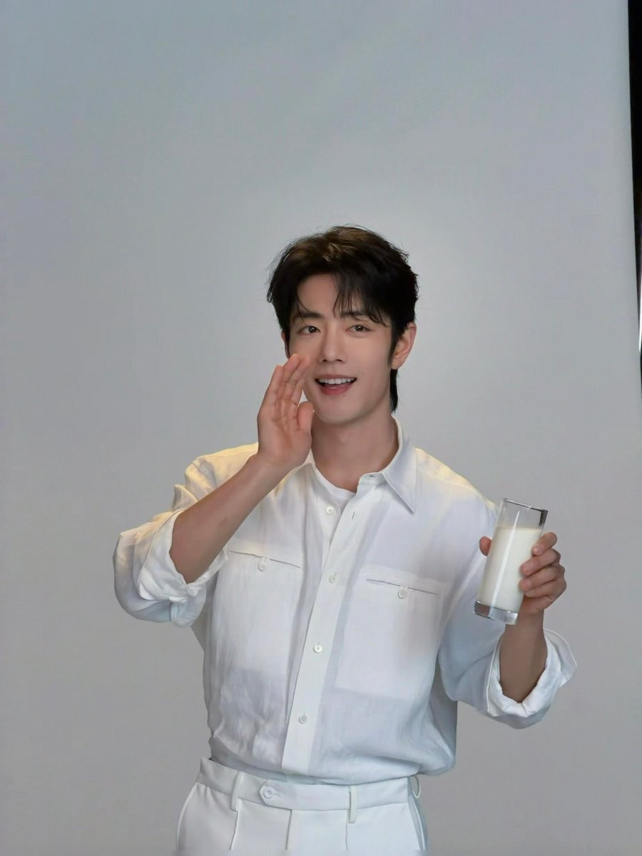 XZFCTH1005's tweet photo. 2026.06.30 https://t.co/1P11vRsQQw Weibo⭐️

มาเสริฟ์ความน่ารักของเซียวจ้าน
รูป LIVE เบื้องหลังโฆษณาแคมเปญ
ฟุตบอลโลก vs นม Mengniu  🥛⚽️

     “บันทึกความเป็นตัวตนที่แท้จริงไว้ในช่วงเวลานี้กับเซียวจ้าน ”

18 รูป LIVE [1/5]
📷: 肖战工作室 
https://t.co/hnfv71gM6G

#XiaoZhanxShinyMeadow 
#XiaoZhan #肖战 #เซียวจ้าน​
#XiaoZhanFCThailand