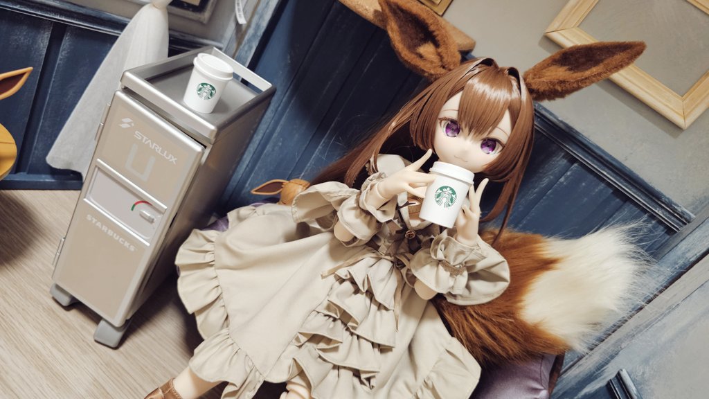 Tailscollect's tweet photo. 星巴克這次新出的小推車（裡面還有兩杯咖啡🤣）
餐車有小輪子，上面有磁吸可以吸住咖啡杯

搭四分娃超可愛的啊啊啊啊(*๓´╰╯`๓)♡
布布醬喝咖啡囉！ https://t.co/baZMI3pkmp