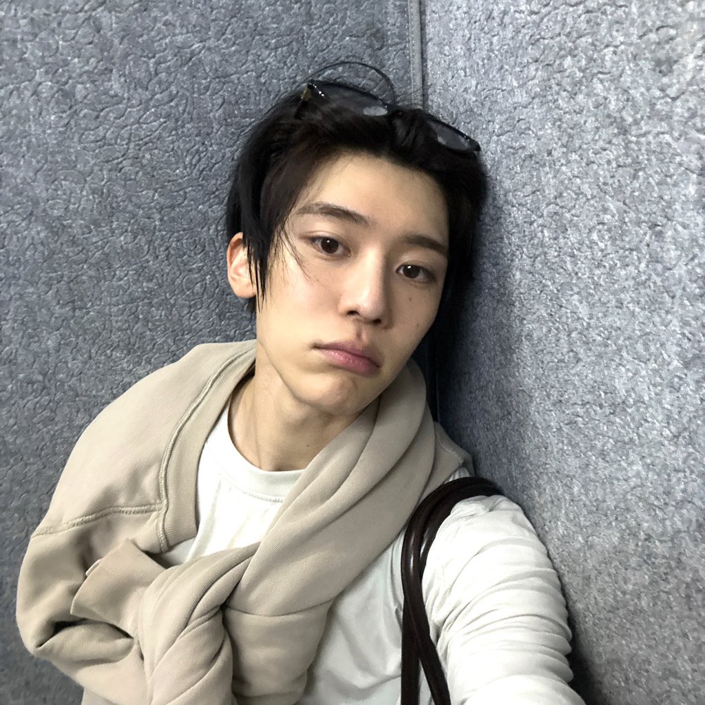 511LOG's tweet photo. 260630 🌷📸 https://t.co/PD8y0pL2Bw