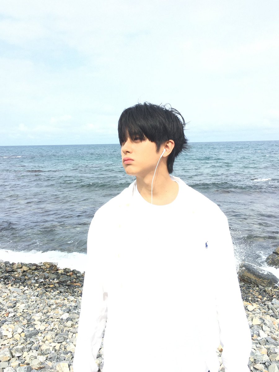 vita_ming0312's tweet photo. 민규에게 b컷은 진짜 뭘까 사진 고르는 기준치가 얼마나 높은건지 이게 왜 실패한 b컷이냐고 김민규=Beautiful 내 미의기준이심 https://t.co/YttEBnIyZc