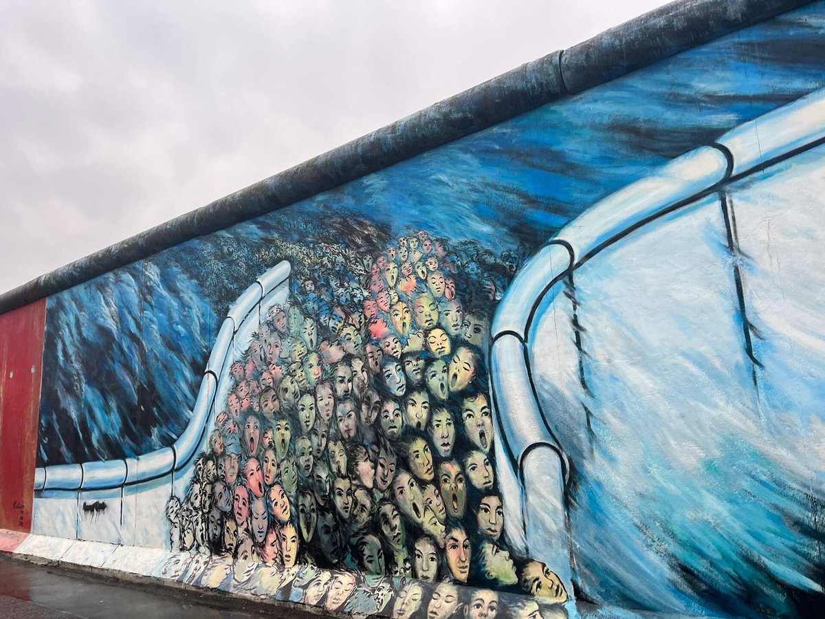 zelud328's tweet photo. Spend an hour losing yourself in a local street art gallery—vibrant murals, raw stories, and zero entry fee. Art’s not just for museums, right https://t.co/mnHRL2BxDc
