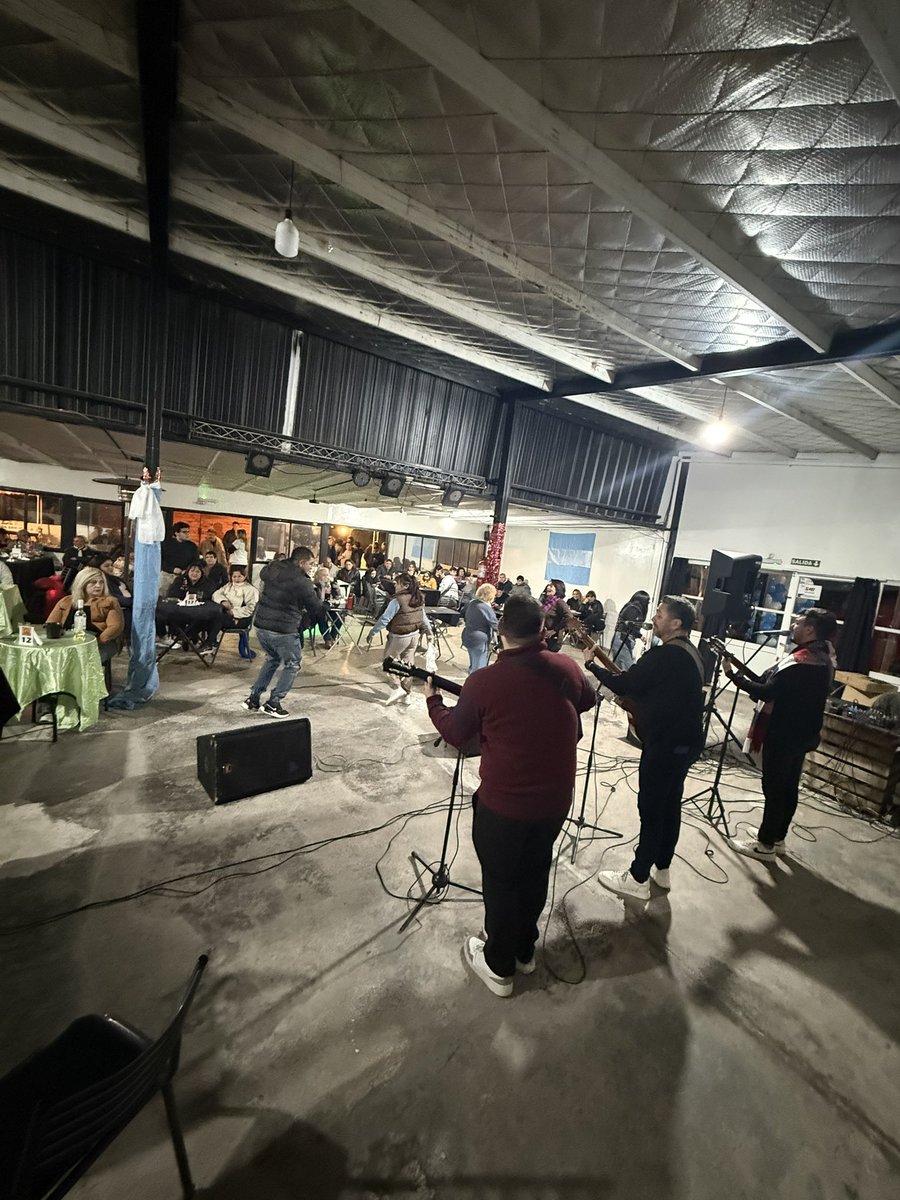 3paracuyo's tweet photo. Una noche de música, amigos y mucho folclore. 🇦🇷🎶

Gracias a todos los que nos acompañaron en el camping LAS MORAS - PARRILLA . Siempre es un orgullo llevar nuestras canciones y compartir escenarios con grandes artistas. Gracias Adrián Amarfil 

¡Hasta la próxima! ❤️ https://t.co/TdjTpq8lku
