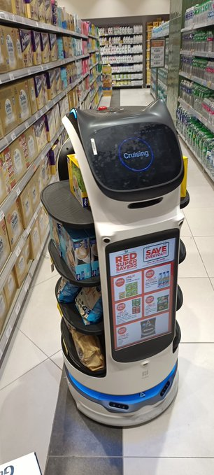 zerorium's tweet photo. @siumairice001 Kei do the thing . . . .  

Kei: What thing?!  

"Cruise mode! Go ahead and pick something you like! Meow!" 

(For those who don't know, that's one of the lines of the robot says during Cruise mode) https://t.co/6MVvayyFP7