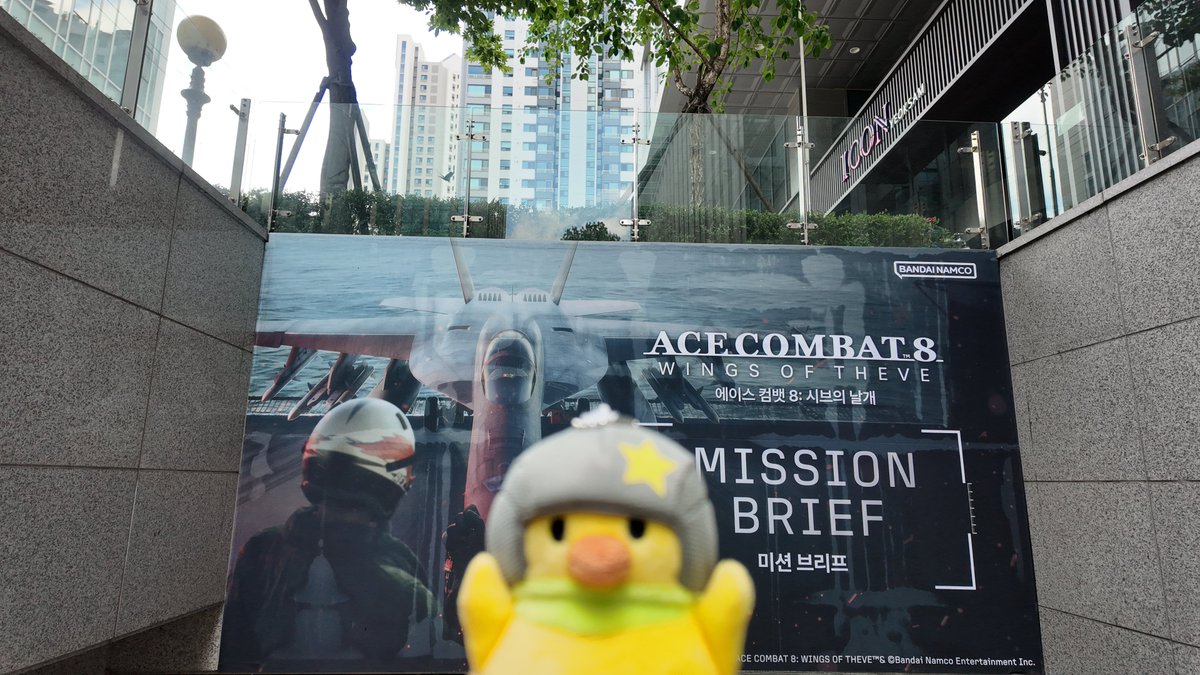 PROJECT_ACES's tweet photo. ナゲッツです！🐥
香港・シンガポール・ソウル・台北の4都市で、エースコンバットシリーズファンの皆様とインフルエンサーの方々をお呼びして、『#ACECOMBAT8: WINGS OF THEVE』の先行体験会を開催いたしました！たくさんの温かいご感想やご声援をいただき、誠にありがとうございました！7月は日本国内でも、大阪・福岡・東京にて先行体験会を開催する予定です！日本のエースパイロットの皆様にお会いできることを、心より楽しみにしております！ピヨッ！
#ACE8 #WingsOfTheve #ACECOMBAT