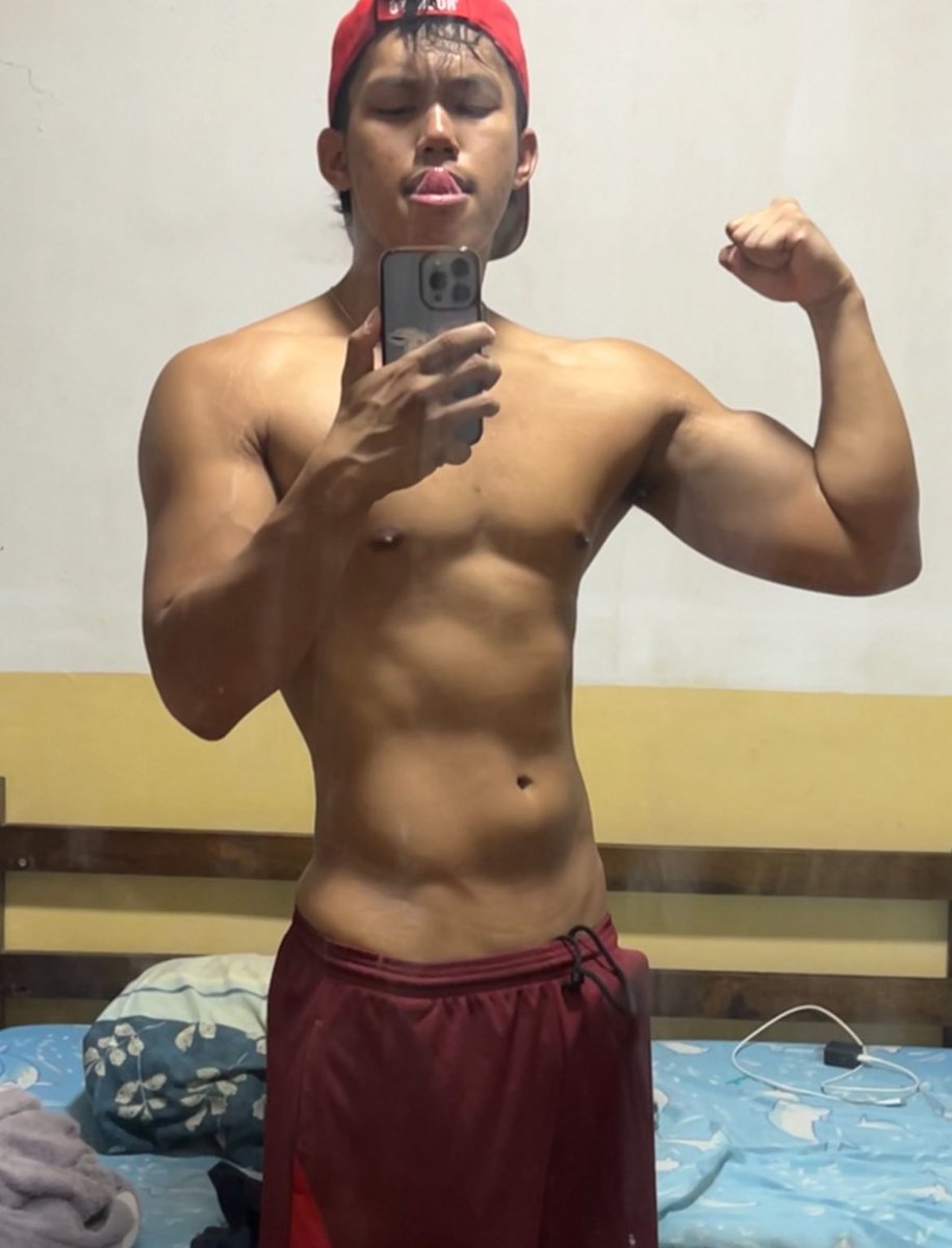 PagenteIver's tweet photo. Meet me at the showers bro https://t.co/y6LlvvnxcK