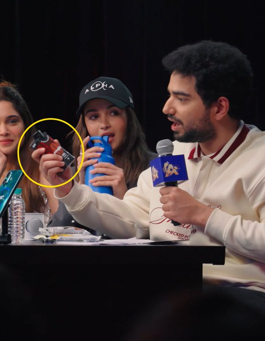_Pratik_G's tweet photo. Alia: brings her own water

Samay Raina on India's Got Latent: "Oh, so you don't drink normal people's water?" 😂

Make sense kyuki paisa Alia ko nahi mila for promotion https://t.co/rGMJGRWFxo