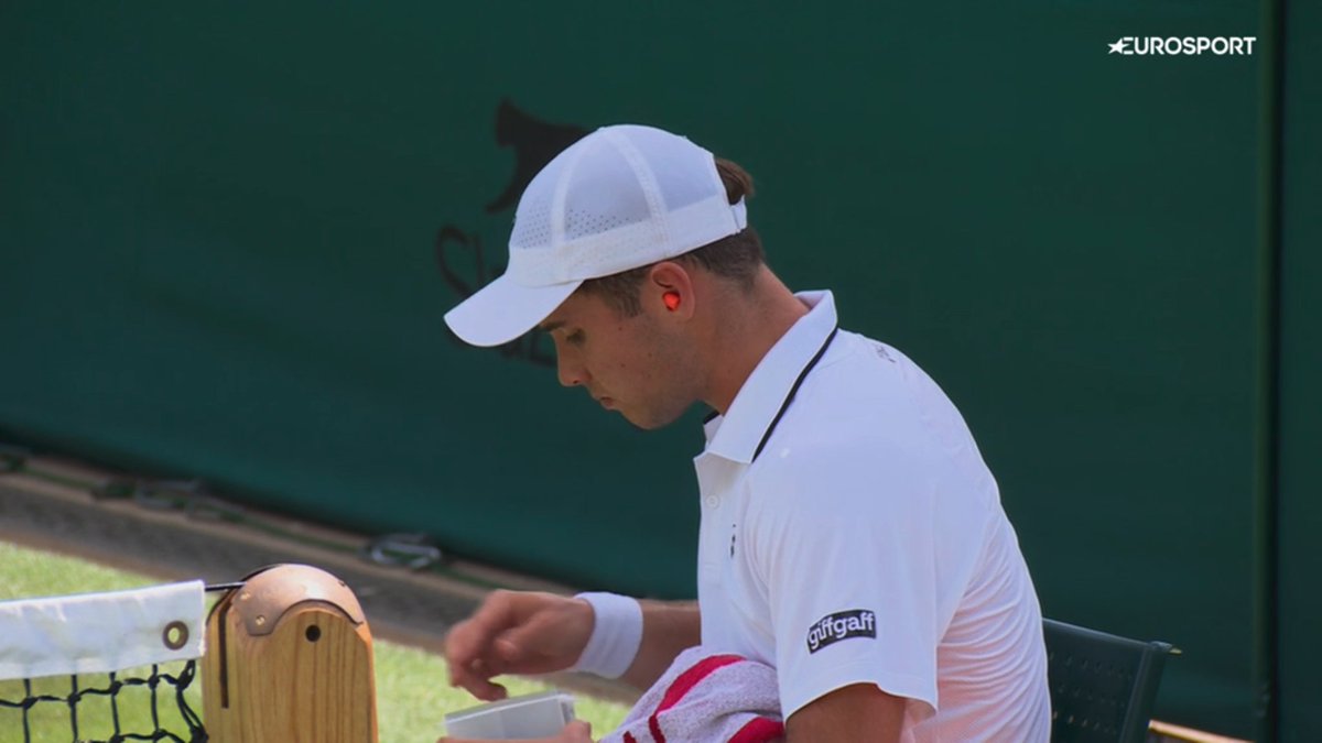 budybet's tweet photo. Artur Fery actually put in earplugs after Damir Dzumhur spent the entire 2nd set complaining to the supervisor about the chair umpire. https://t.co/HspCa2AQPc