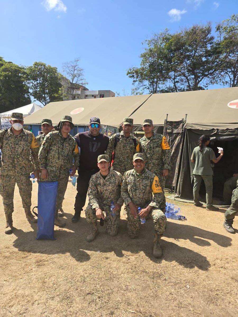 MundoConVzla's tweet photo. Ya llego a puerto el buque Frisian Octa con ayuda humanitaria desde República Dominicana. 

Herramientas para rescatistas, comida y ropa para los damnificados, medicinas para los heridos y más apoyo para nuestra gente. 

Seguimos #TodosConVzla 🇻🇪🇩🇴 https://t.co/3wkBNnFY0T