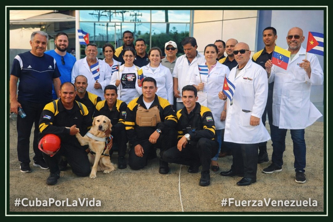 AlexanderO7663's tweet photo. Médicos y rescatistas de nuestro pais trabajan juntos en Venezuela, apoyando las labores de búsqueda, atención y recuperación tras el reciente sismo.#GuerrerosDelAlba https://t.co/G84uOgmL02