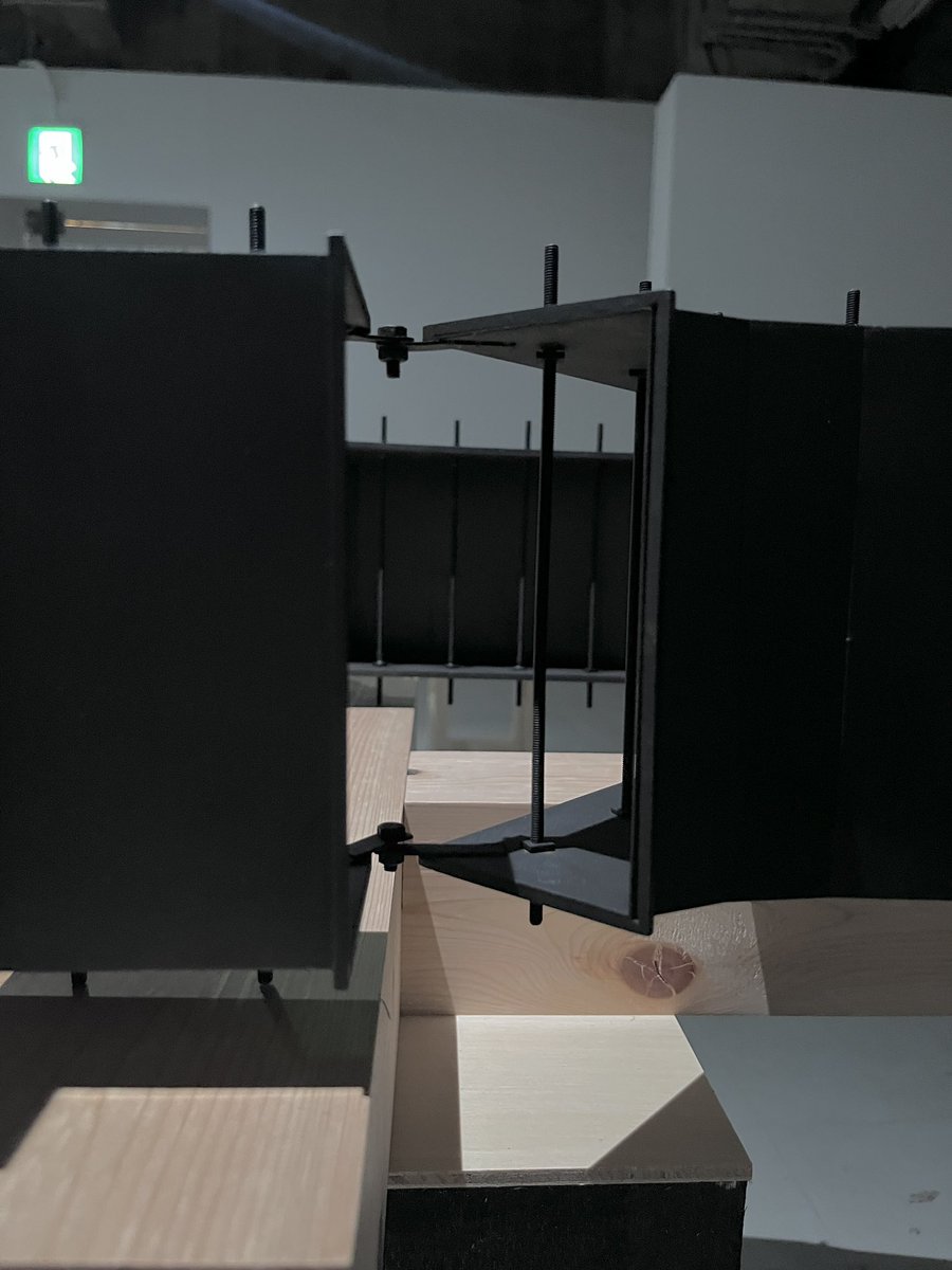 architectonia's tweet photo. 2Fは鉄の彫刻？模型？。
工場的な何かに見えるものなど。ヘイダックの車輪がついたフォリーを想起させるものも。
スケールが揺れる。
ありし日の建築家の展示という感じでかっこいい。書籍もゲットした。 https://t.co/rvbmymmPr2