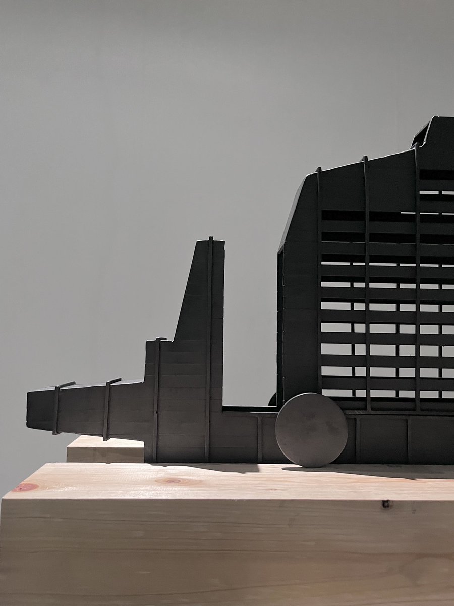 architectonia's tweet photo. 2Fは鉄の彫刻？模型？。
工場的な何かに見えるものなど。ヘイダックの車輪がついたフォリーを想起させるものも。
スケールが揺れる。
ありし日の建築家の展示という感じでかっこいい。書籍もゲットした。 https://t.co/rvbmymmPr2