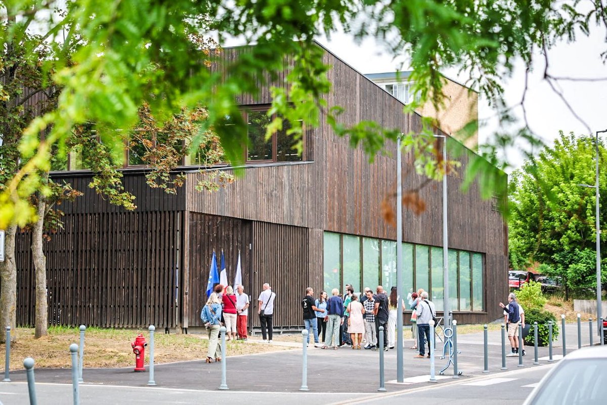 ESkyronka's tweet photo. Inauguration du complexe sportif Serge Tiberghien à Hem aux côtés de @FVercamer. Dans un quartier en pleine transformation, la @MetropoleLille est fière d’avoir soutenu ce projet à hauteur de 1 M€ au service de la jeunesse, des associations et du sport pour tous. https://t.co/vLcjLPDq9y