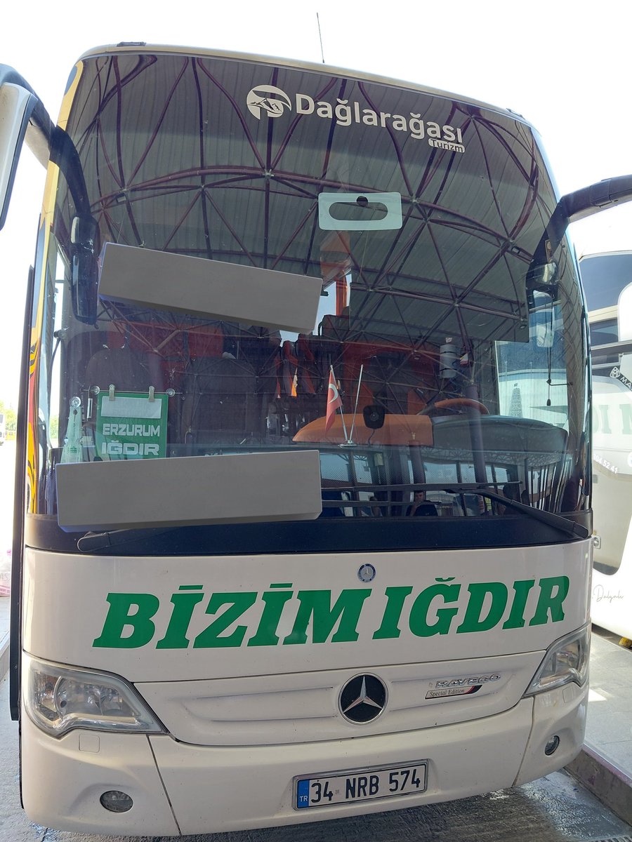 bercestemii's tweet photo. @sendenizzzz @TrafikEgm Yani 2 saat boyunca arabada sigara içip birde  biz şoförüz bize izin var diye dalga geçen otobüs. Bu arada sigara içen arabayı süren değildi, otobüs içine içine üfüren muavin tarafında oturuyprdular. https://t.co/djEVfZCGtQ