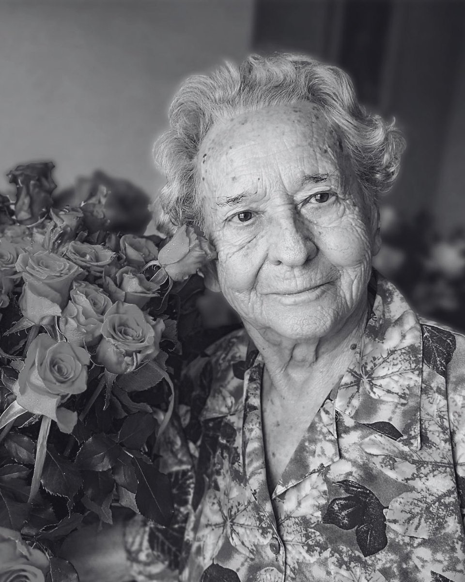 bohateron's tweet photo. Dotarła do nas smutna wiadomość. Na wieczną wartę odeszła Irena Paśnik, ps. „Miła” i „Irka”. 💔

W czasie Powstania Warszawskiego była 19-letnią łączniczką i sanitariuszką Powstania Warszawskiego. 🇵🇱

Dziś, oddajemy hołd Bohaterce, która w październiku obchodziłaby 101 lat! https://t.co/Fec3dn20jw