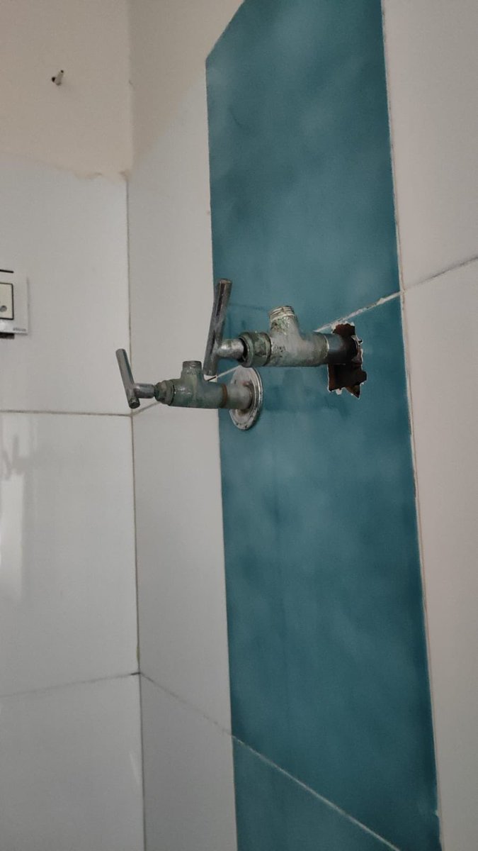 RonakJan25's tweet photo. @urbancompany_UC this is how poor your service persons do the job and after contacting your help desk no resolution has been received .

I am sharing you the photos of washroom that your technician cleaned!!
 I want full refund for the service i took!!
@UC_Assist kindly resolve ! https://t.co/baf8Ain4j2