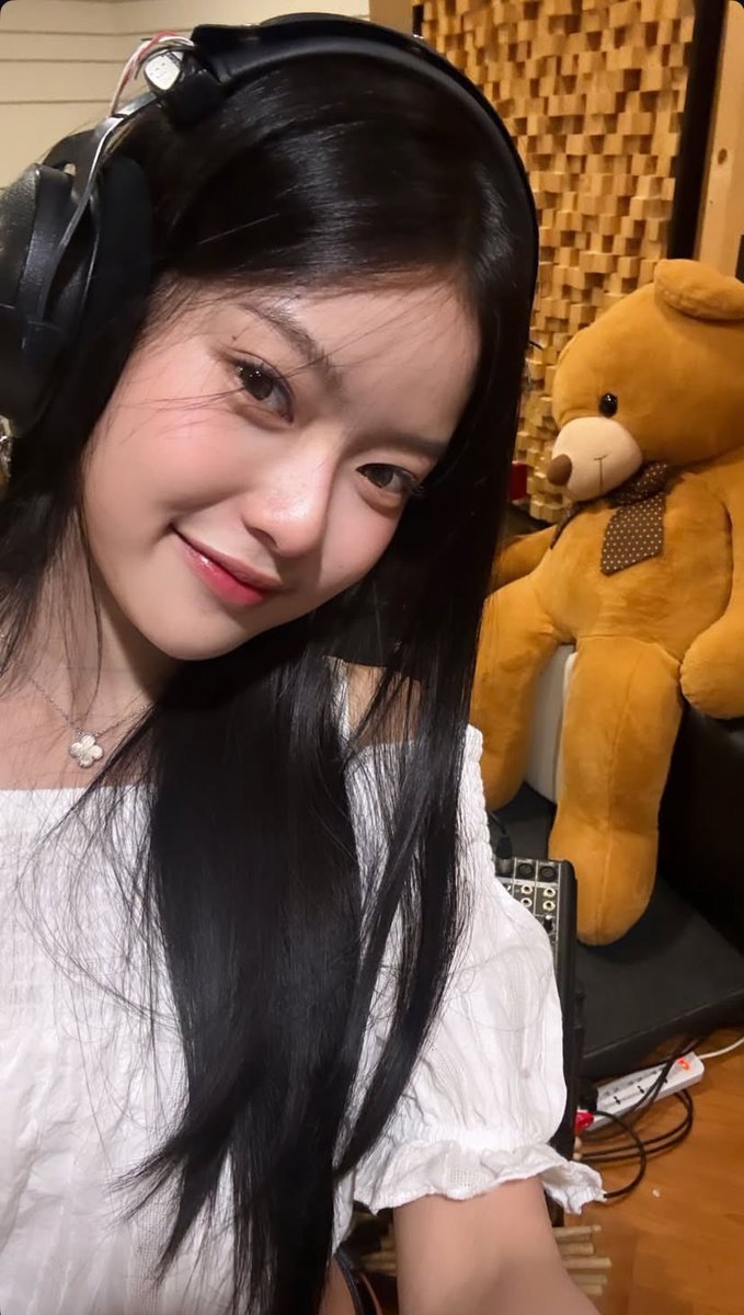 PorscheMabelz's tweet photo. ฝากใจฉันไว้ที่เธอ❤️ ฝากให้เธอช่วยดูแล🖤

🥹 ขอบคุณมาก ๆ นะ #เช่เบล ไม่มีอะไรจะบอก นอกจากคำว่า 'ขอบคุณ' 
ขอบคุณแทนคนในด้อมทุกคนมาก ๆ เลยนะ

มันอาจจะเป็นสิ่งเล็กน้อยสำหรับใครบางคน แต่สำหรับพวกเราด้อมเล็บ มันมีค่ามาก ๆ  

🖤หัวใจฉันอยู่ที่เธอแล้ว❤️

#PorscheMabelz 
#PorscheMabelzzSupport