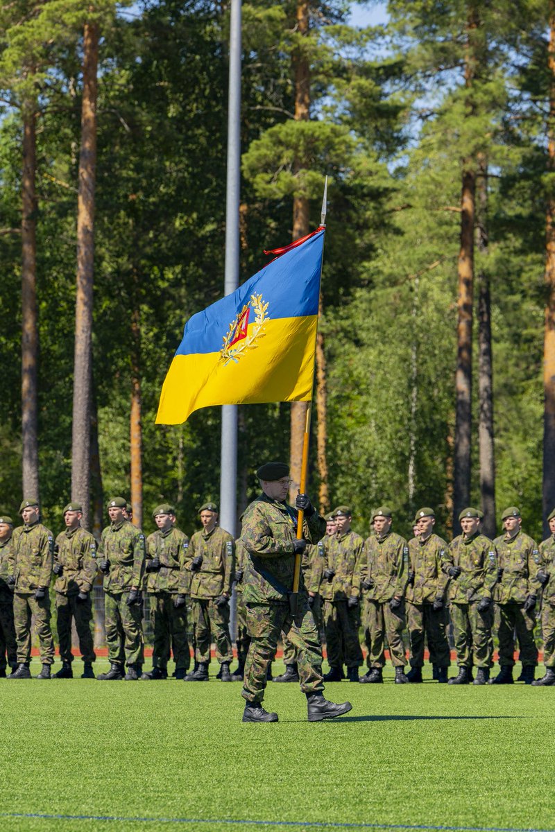 PorinPR's tweet photo. Porin prikaatin komentaja vaihtuu 1.7.2026. Tänään järjestetyssä komentajan vaihtotilaisuudessa prkenr Jami Virta luovutti tehtävänsä seuraajalleen ev Jussi Toivaselle.
Kiitämme prkenr Virtaa arvokkaasta työstä #porpr hyväksi ja toivotamme ev Toivasen lämpimästi tervetulleeksi! https://t.co/I5F5LORxho