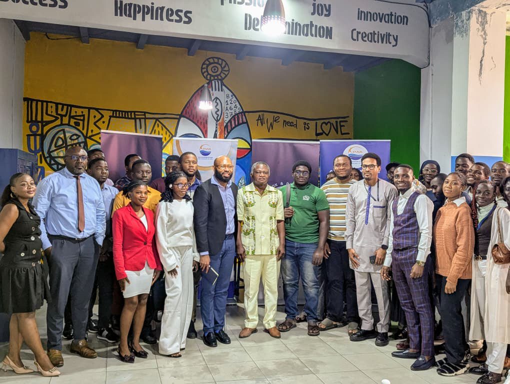 alida_eboo's tweet photo. C’est donc officiel le projet #LaBox et #Datathon by @PortOfKribi et @ActivSpaces est officiellement lancé.
Les développeurs qui souhaitent relever le défi de produire des solutions innovantes pour répondre aux besoins portuaires peuvent encore rejoindre l’aventure. #DigitalPAK https://t.co/1WXF2hpIEO