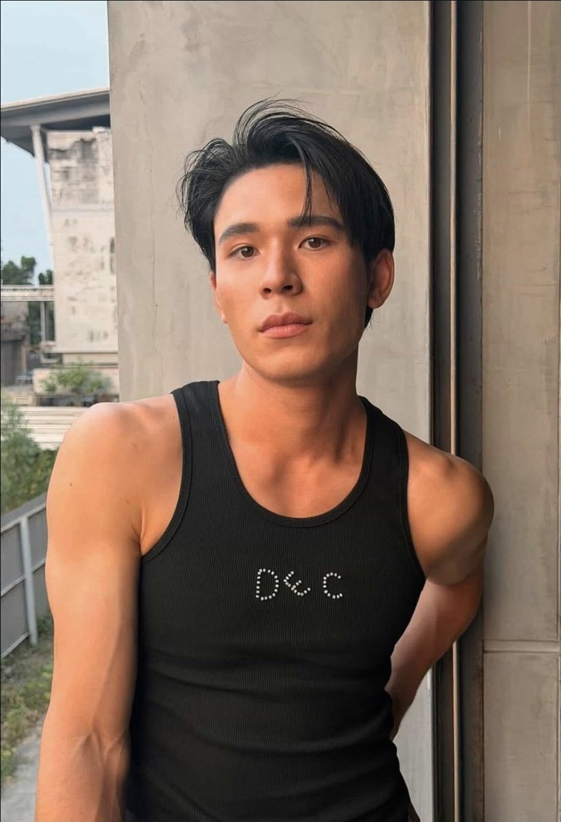 ppriri_'s tweet photo. "sincere southern guy with big muscles" https://t.co/zvssgyqD5u