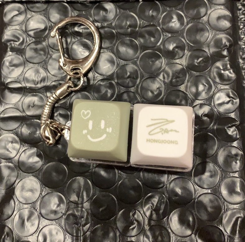 dkdk_snsn's tweet photo. ATEEZ BRMUD 購入特典 クリッカー

譲 / ホンジュン

求 / サン

郵送交換
お気軽にお声掛けください！ https://t.co/LaxjTMRc4V