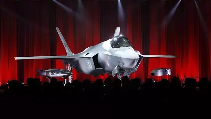 EnvanterMedya's tweet photo. 🇹🇷 Türkiye, NATO Liderler Zirvesi öncesinde savunma sanayisinde iş birliğinin artırılması, F-35 programına dönüş ve yaptırımların kaldırılması beklentilerini gündeme taşıyor.

• ABD, KAAN için 80 adet F110 motorunun satışını Kongre'ye bildirdi
• Ankara, F-35 programına yeniden katılım ve CAATSA yaptırımlarının kaldırılmasını talep ediyor
• Adana'da kurulacak NATO Çok Uluslu Kolordusu'nun 2028'e kadar faaliyete geçmesi planlanıyor
• Zirvede Cumhurbaşkanı Erdoğan ile ABD Başkanı Trump'ın görüşmesi bekleniyor