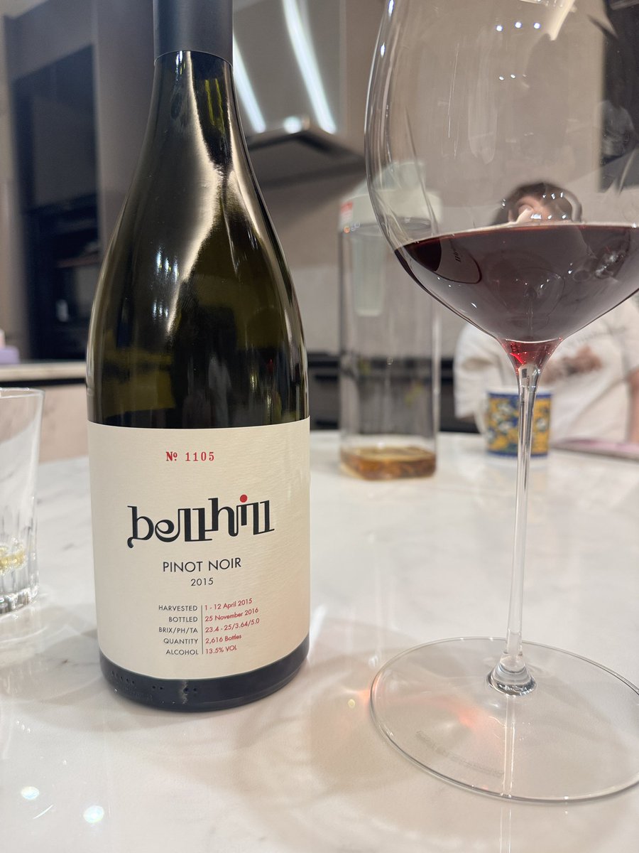 wine_take's tweet photo. コントラフォンのクロドラバール2017とベルヒルのピノ・ノワール2015。
クロドラバールももちろん良かったが、ベルヒルは衝撃だった。これがNZとは。素晴らしい2本を開けてくれた友人に感謝。 https://t.co/yKMGRxfJr1