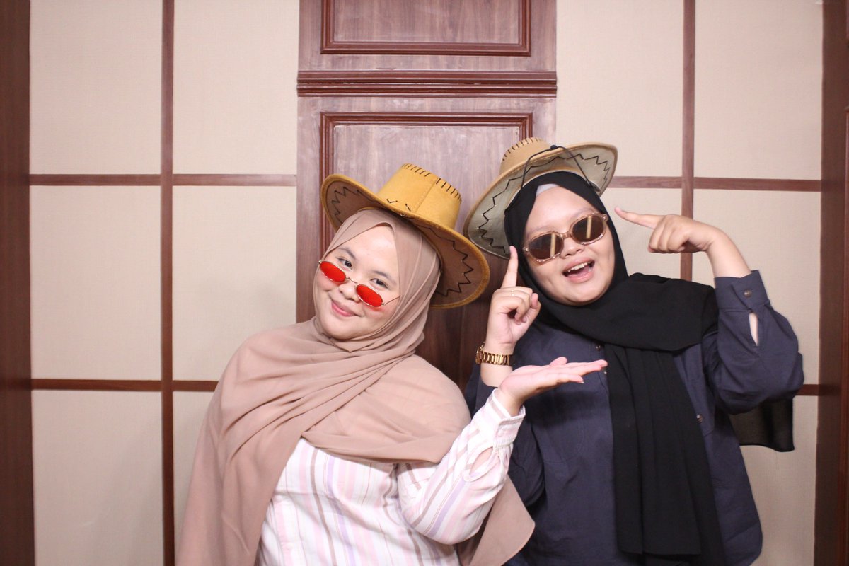 Padlaputri's tweet photo. Ma best🫰
Temen yg hobi samperin aku ke Padang https://t.co/9XqriaHPiw