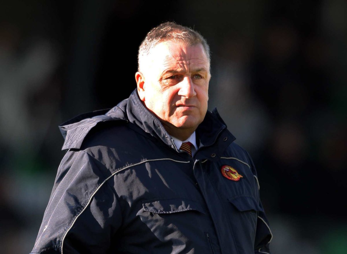 DragonsOfficiel's tweet photo. Steve Deakin, ancien entraineur de  l'UTC, s'est lancé un défi : terminer un marathon afin de récolter des fonds qui seront répartis entre plusieurs associations.

▶️ https://t.co/Jzrhu8QWtY https://t.co/6eNtCkfZ7g