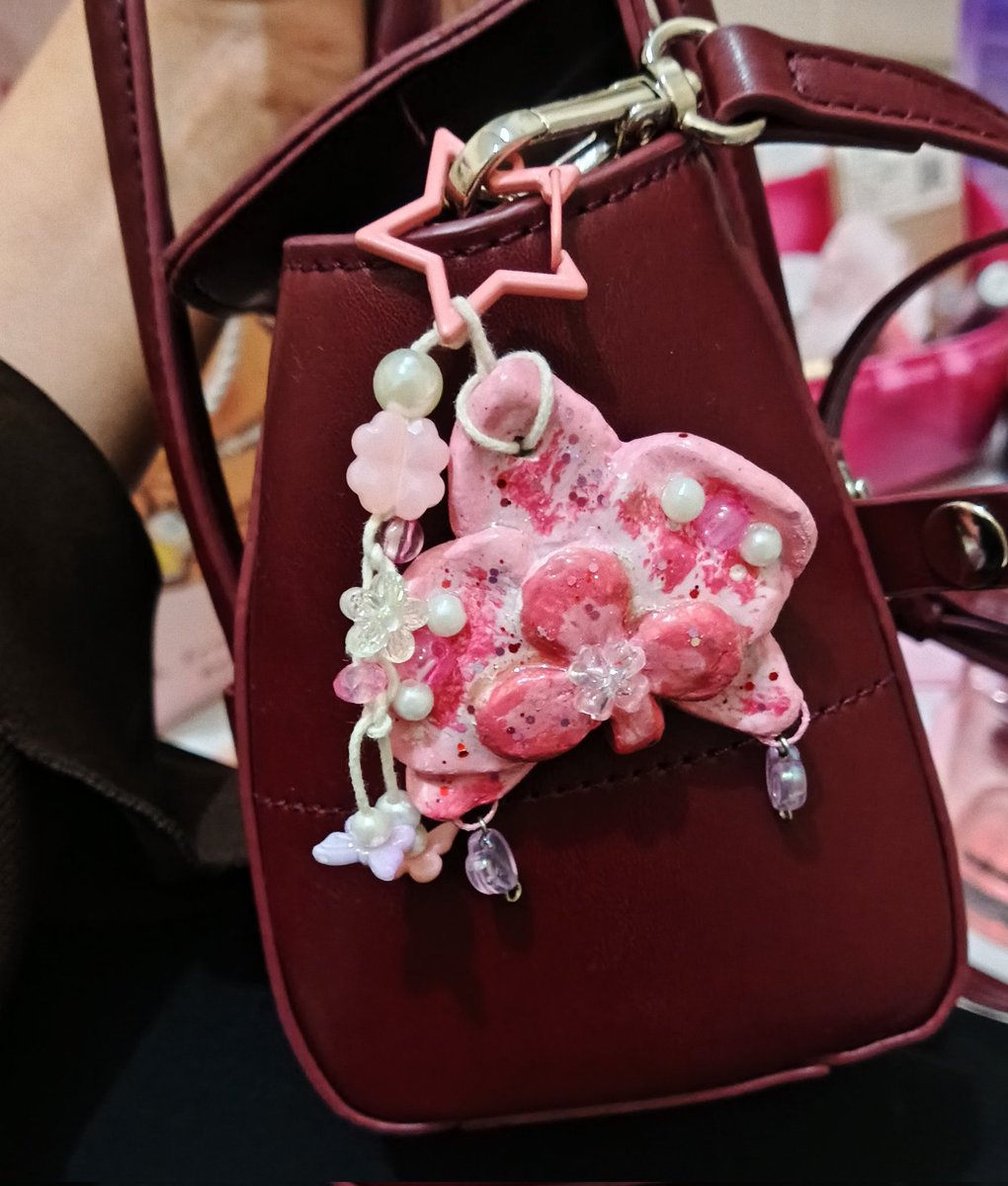 lowsyra's tweet photo. ada yang minat ga ya kalo aku jual ganci ini? #ganci #clay https://t.co/6sUThs9YZ2
