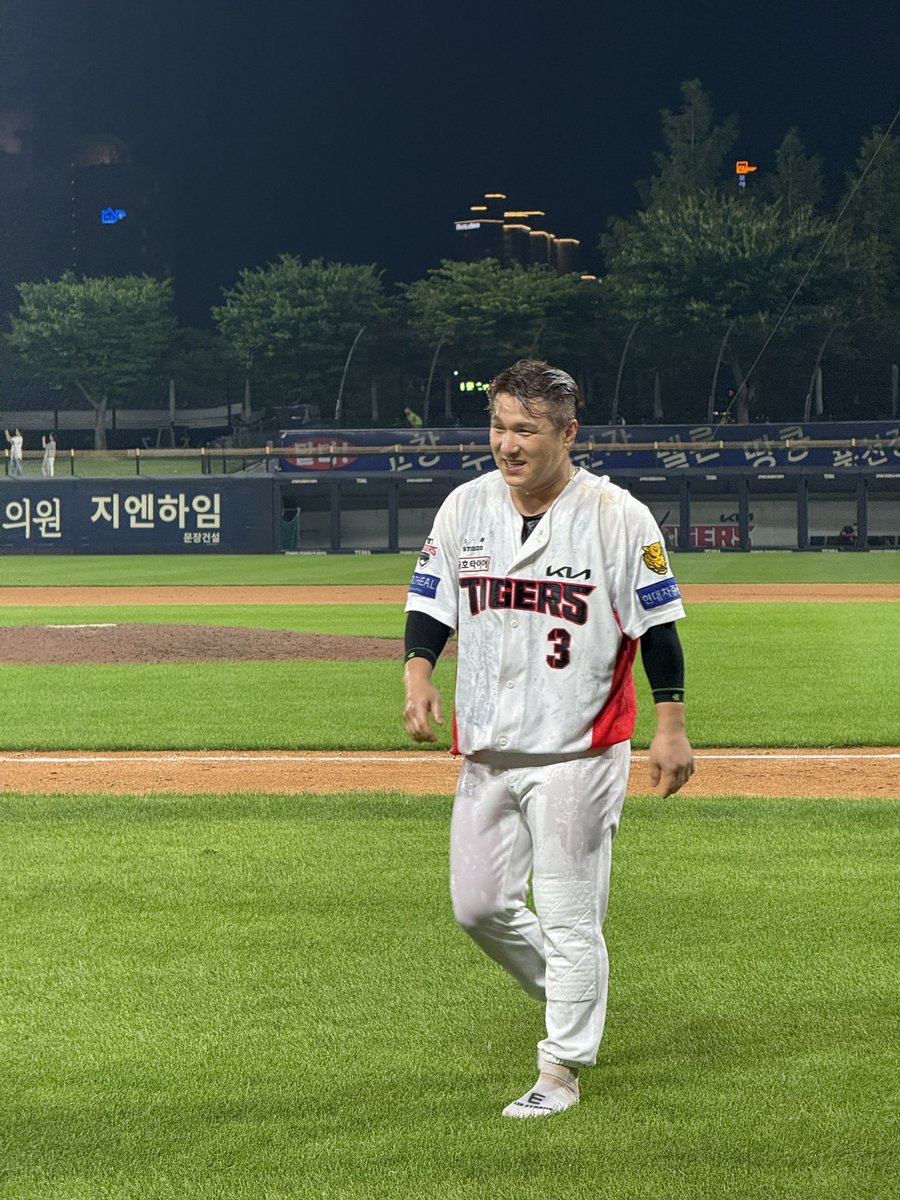 Kiatigers's tweet photo. 타이거즈가 김선빈을 이만큼 사랑합니다❤️ https://t.co/yc485uNbOK