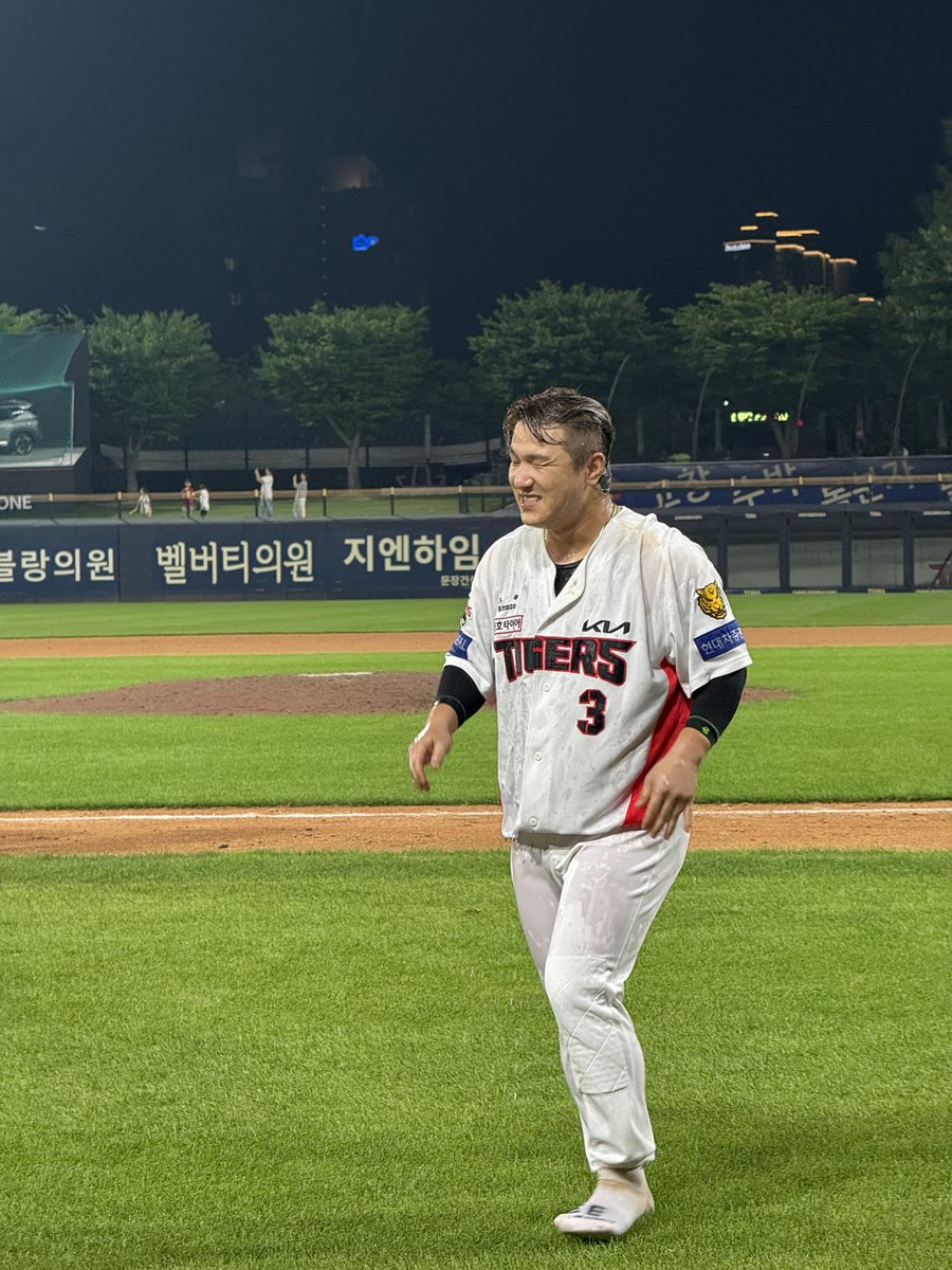 Kiatigers's tweet photo. 타이거즈가 김선빈을 이만큼 사랑합니다❤️ https://t.co/yc485uNbOK