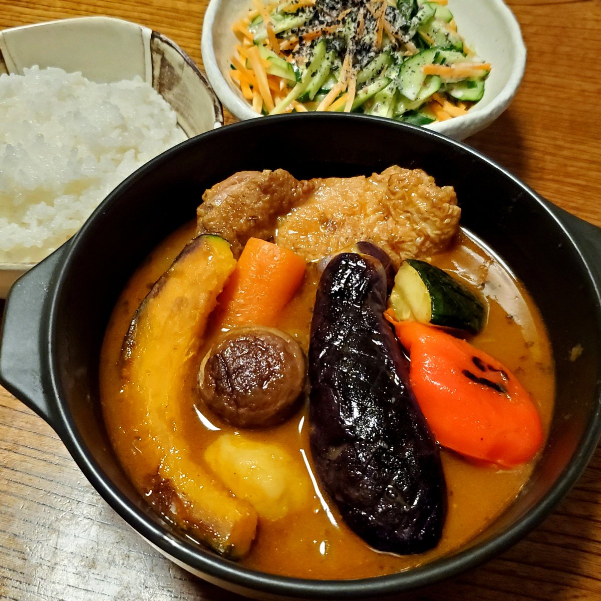 charmlessmanbl's tweet photo. 初めてスープカレーを作って食べてみた。普通のカレーより好きかも！ハマりそう。
#スープカレー #スパイス #カレー #夕食 https://t.co/6qXiS9nomA