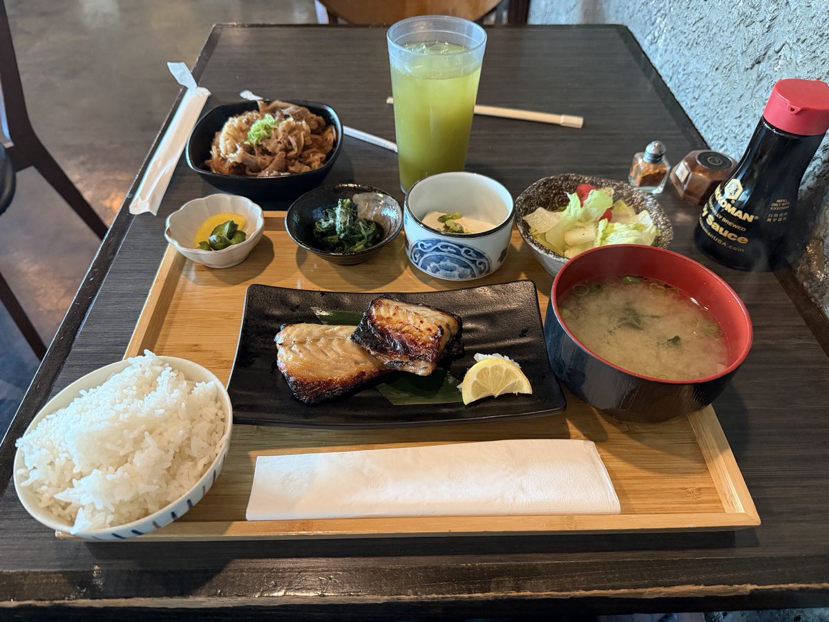 sako_brain's tweet photo. アメリカでは、この朝ごはんがチップ込み8000円。

牛丼が500円で食べれる日本、あらためてエグい。 https://t.co/OXpzlu5Fk3