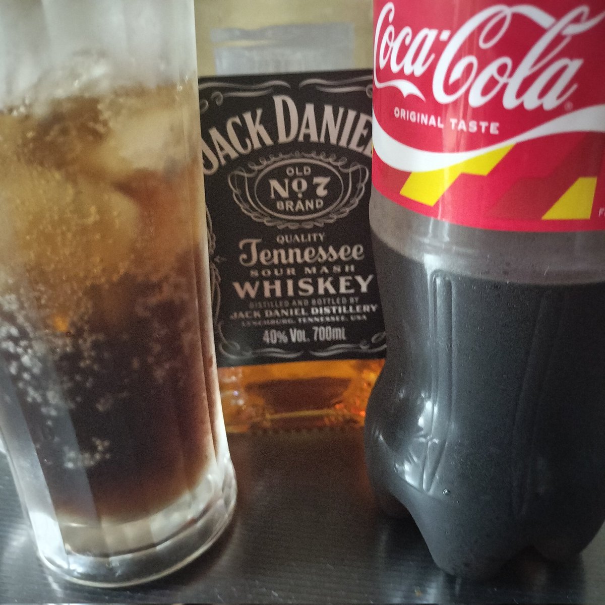 toshi104_check's tweet photo. 帰宅途中に今日（6月末）期限の株主優待、最後に残っていたコカ・コーラBJHDのCoke ONドリンクチケット2枚を利用して、コカ・コーラ2本

コレで認識している6月末期限の優待券等は優待乗車証等一部を除いて無事使い切りました✅

帰宅して早速ジャックコーク🥃

#株主優待 https://t.co/EdLszR6eRi