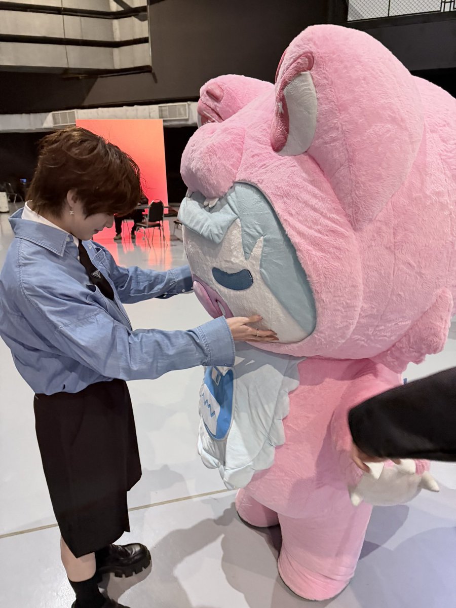 nanoonna11's tweet photo. 맥스 계속 옆에서 딸이랑 손잡기 시도하고 있는거 ㄱㅇㄱ
#HeartDy https://t.co/NX4Qw1MhMl
