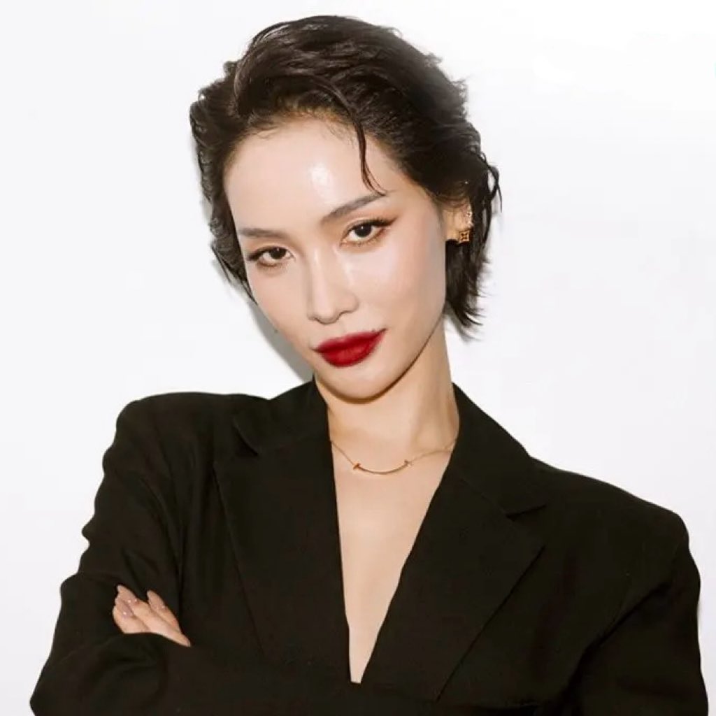 secondmjs's tweet photo. mojieeee 💋💄♥️🖤 https://t.co/EdXP2dCmqz