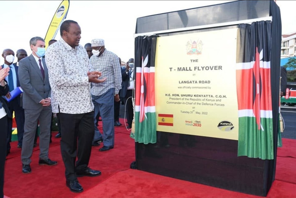 KipRepubliK's tweet photo. @jeffb_2018 @ahmednasirlaw @kipmurkomen T-Mall Bridge* being launched by Uhuru. https://t.co/UPxlw4WGXO